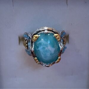 Elegant Blue and Gold Ring